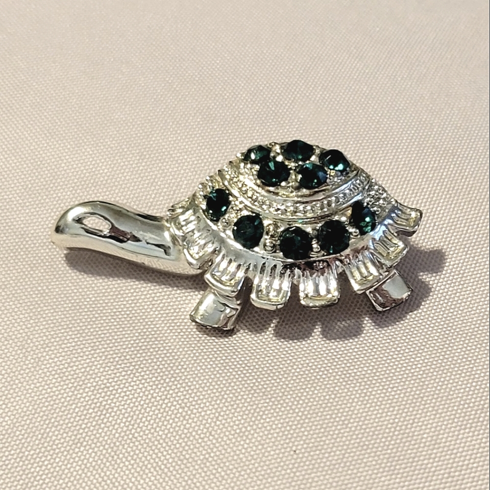 Vintage Turtle Brooch/Pin~Silver w/Emeralds. 1.5" × ¾"